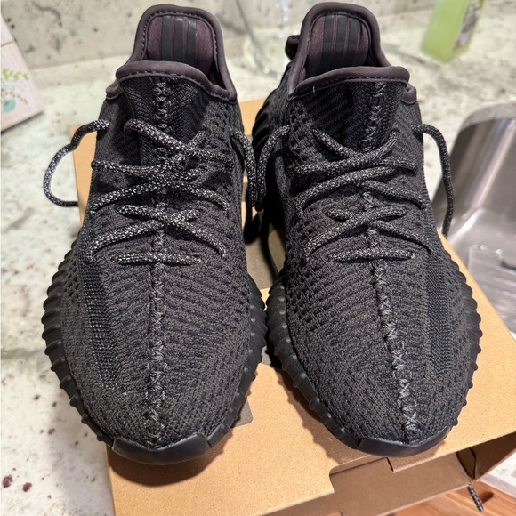 Yeezy shoes never worn as you can tell by the bottom of the shoe pics. size 5 - Picture 6 of 8